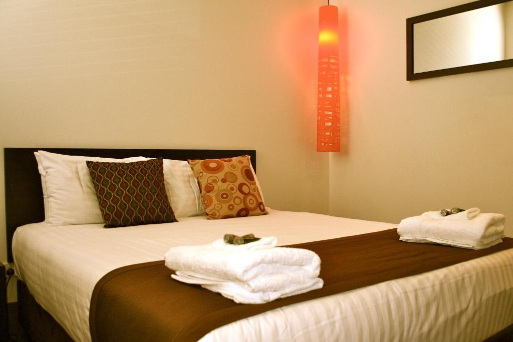 The Burwood Inn Newcastle Room photo