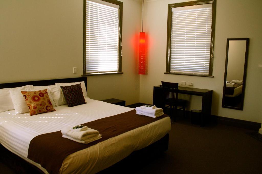 The Burwood Inn Newcastle Room photo